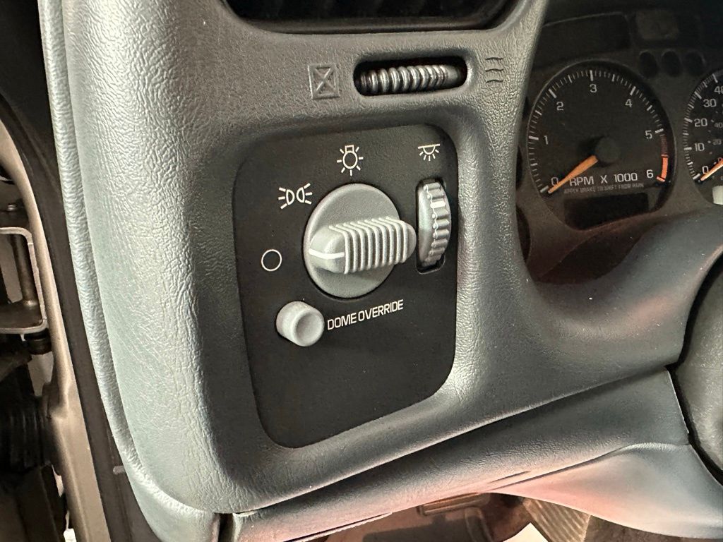 2003 Chevrolet S-10 Pickup photo 11