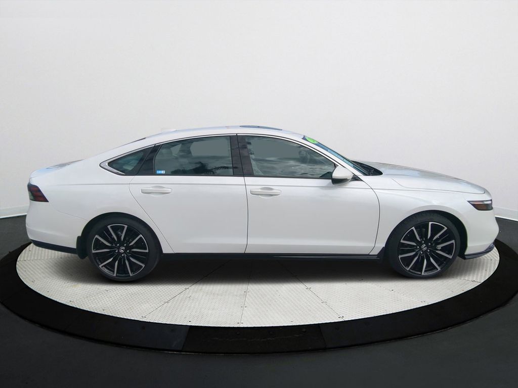 2023 Honda Accord Hybrid Touring photo 3