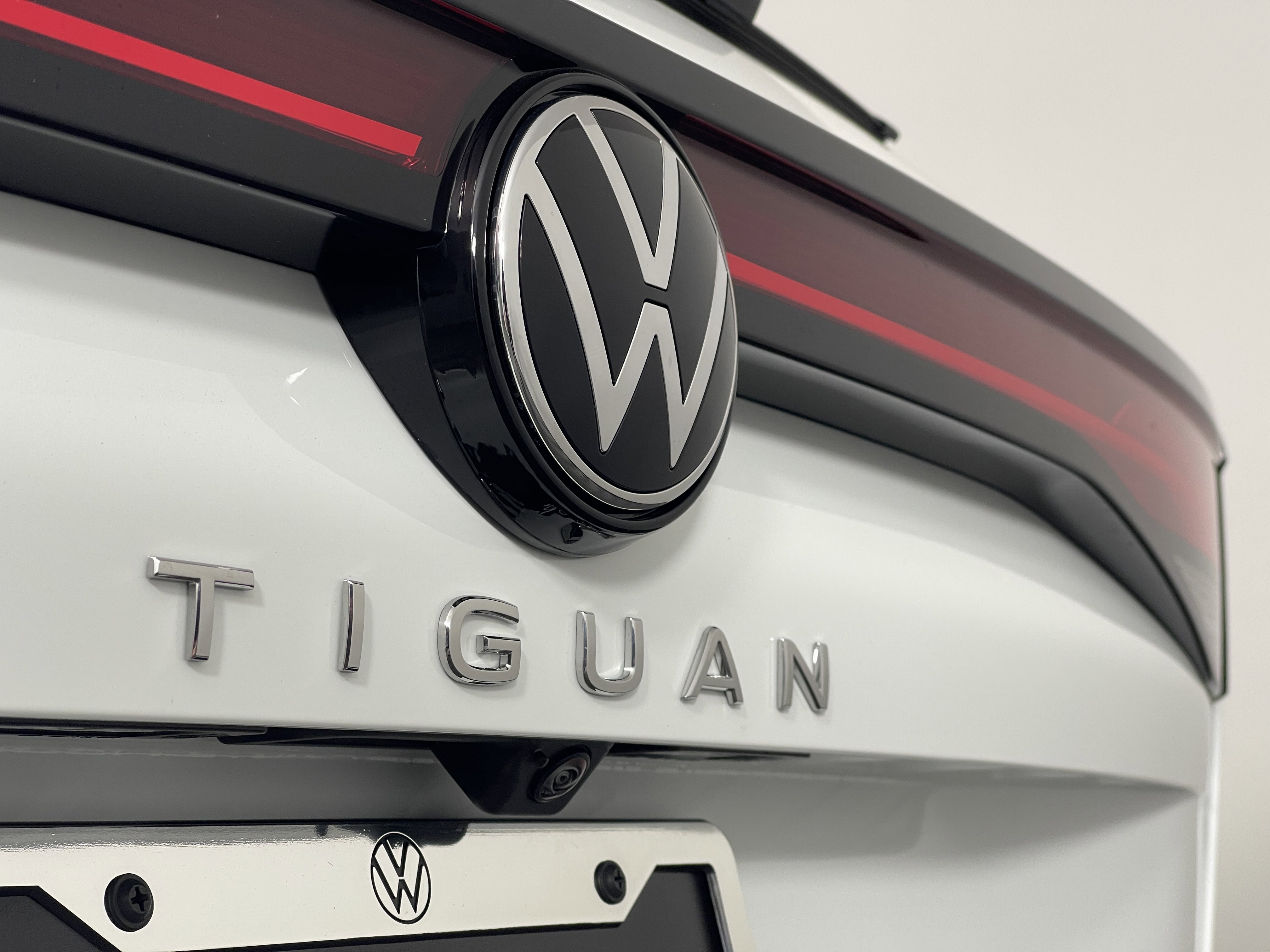 2025 Volkswagen Tiguan S photo 3