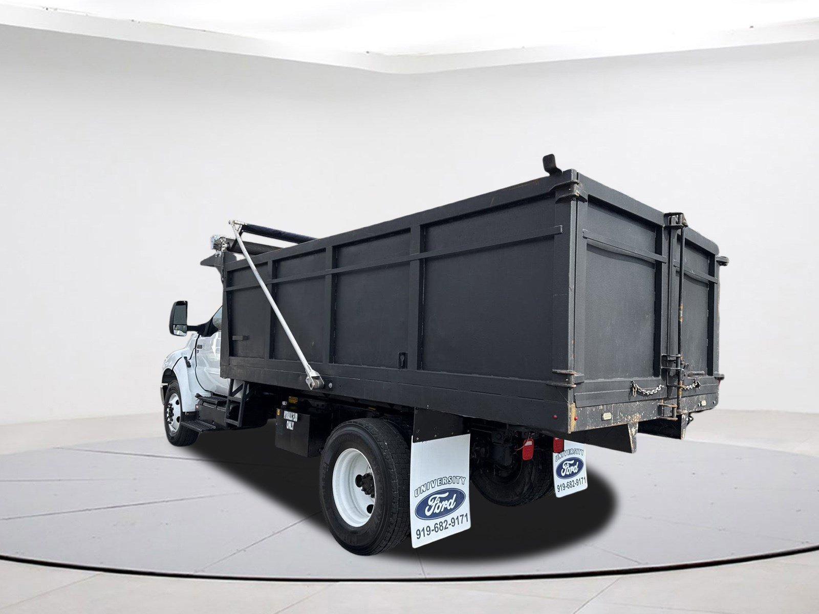 2015 Ford F-650 SuperCab XL photo 3