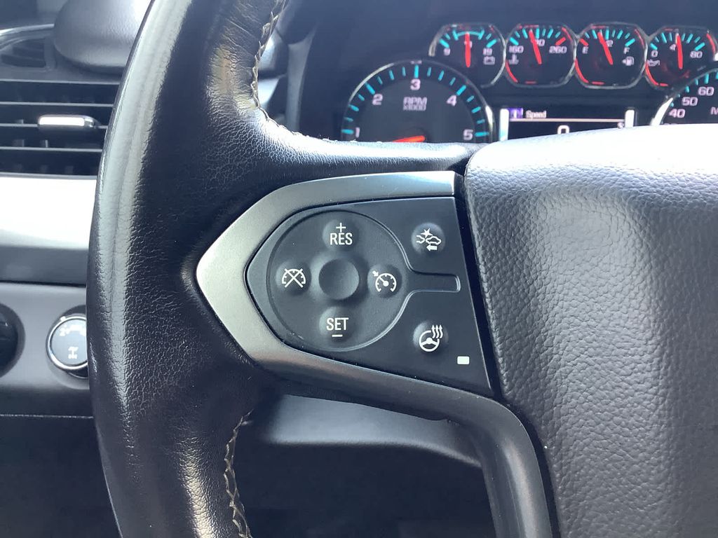 2019 Chevrolet Suburban LT photo 12