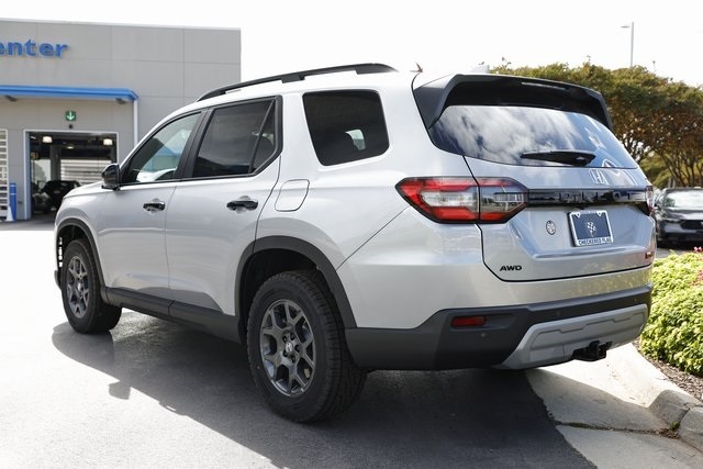 2025 Honda Pilot TrailSport photo 8