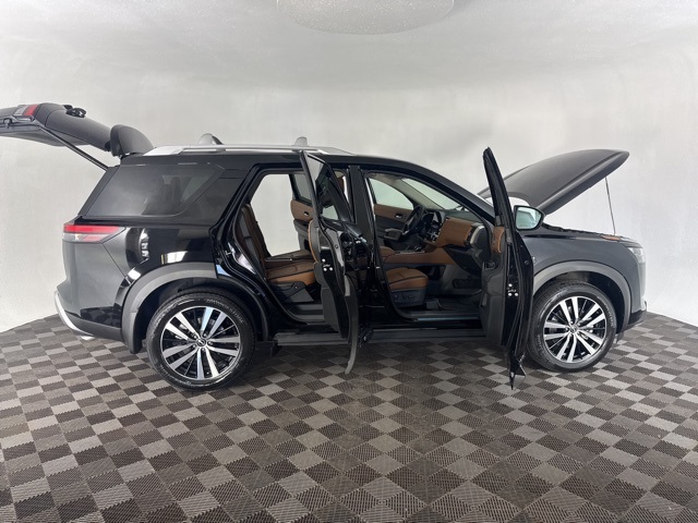 2025 Nissan Pathfinder Platinum photo 12