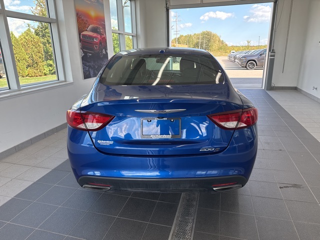 2016 Chrysler 200 S photo 4