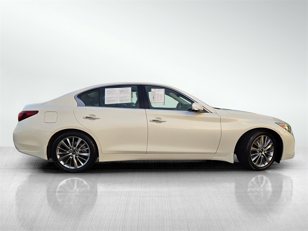 2023 Infiniti Q50 LUXE photo 3