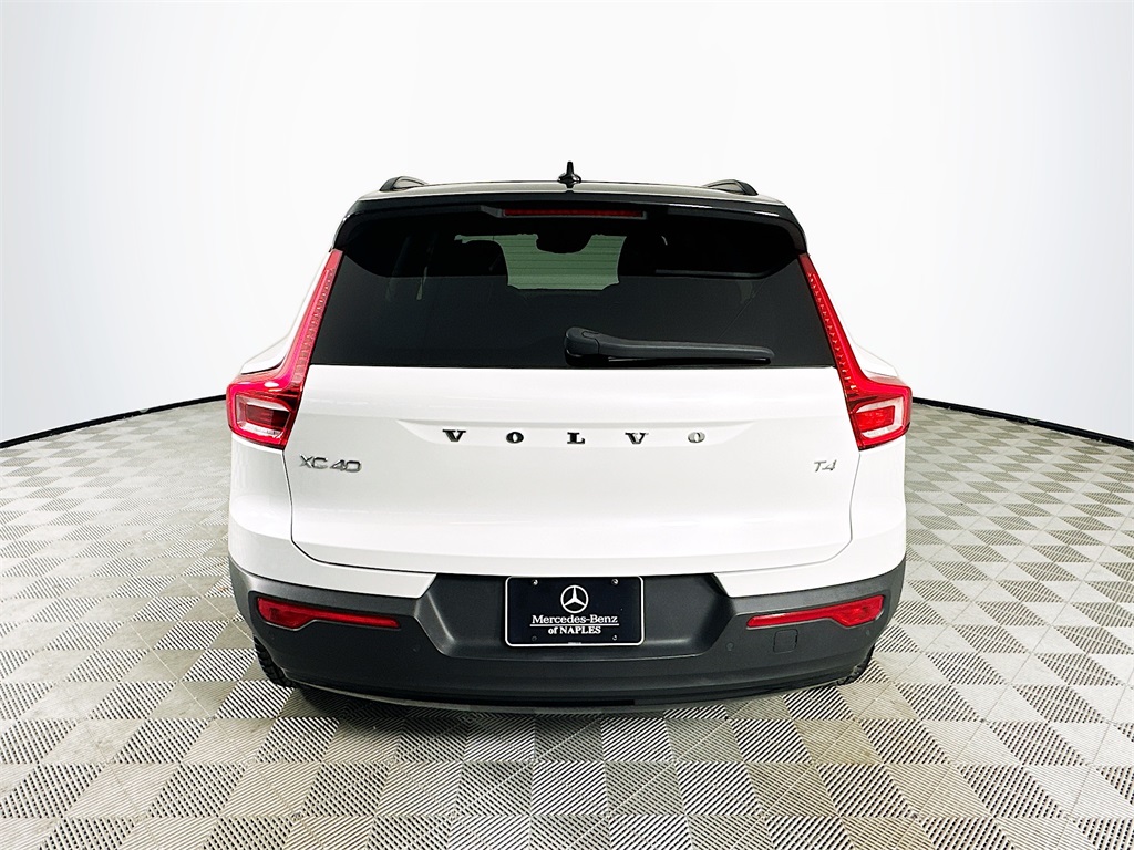 2021 Volvo XC40 R-Design photo 6