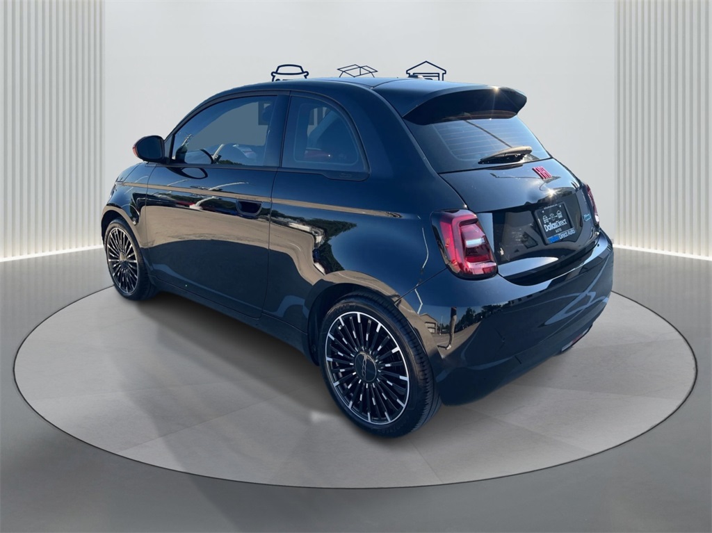 2024 Fiat 500e Red photo 7