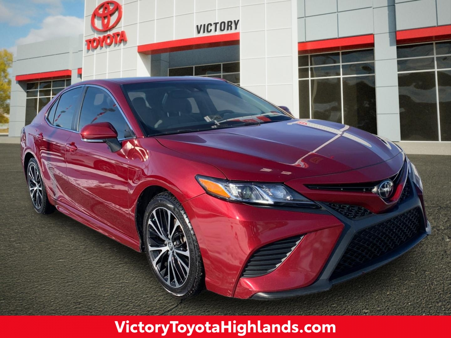 2018 Toyota Camry SE's photo