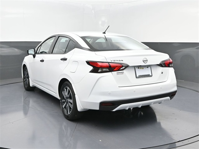 2025 Nissan Versa 1.6 S photo 4