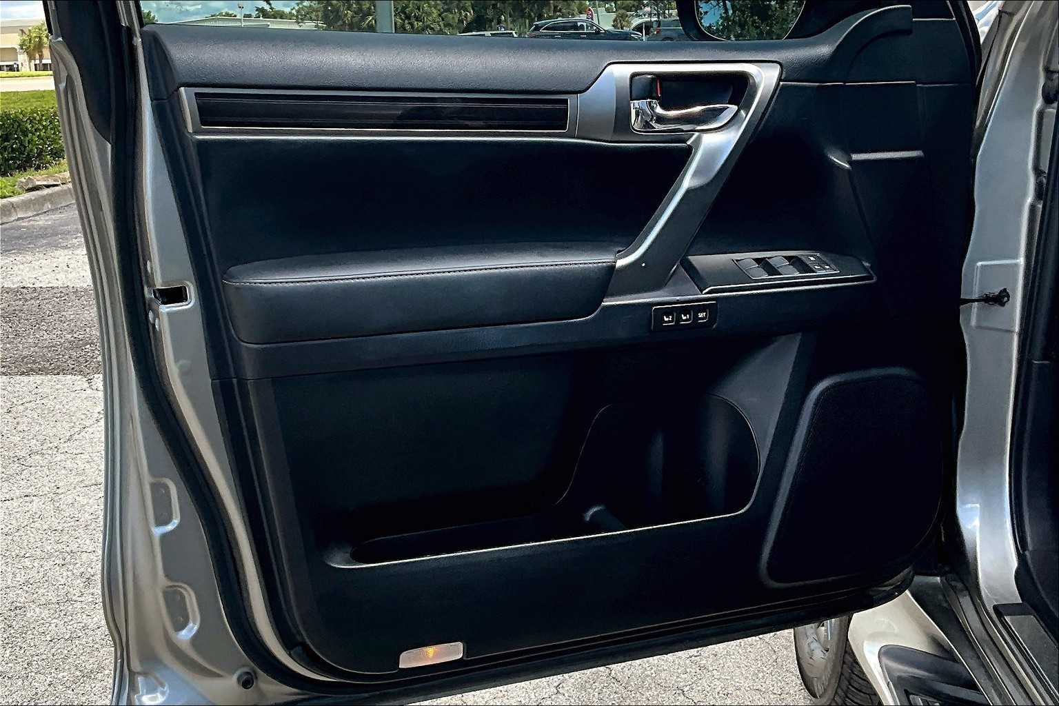 2023 Lexus GX 460 Premium photo 25