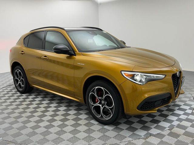 2022 Alfa Romeo Stelvio Ti Sport photo 3