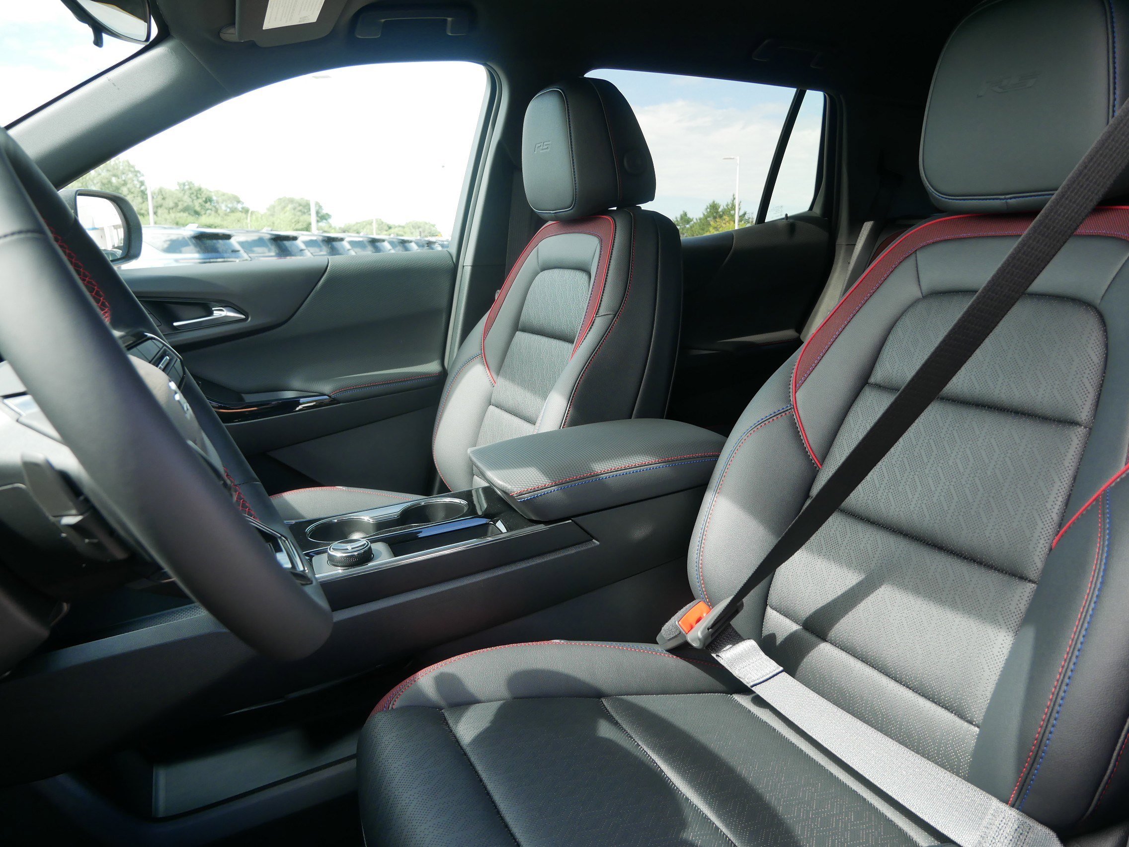 2026 Chevrolet Equinox RS photo 2