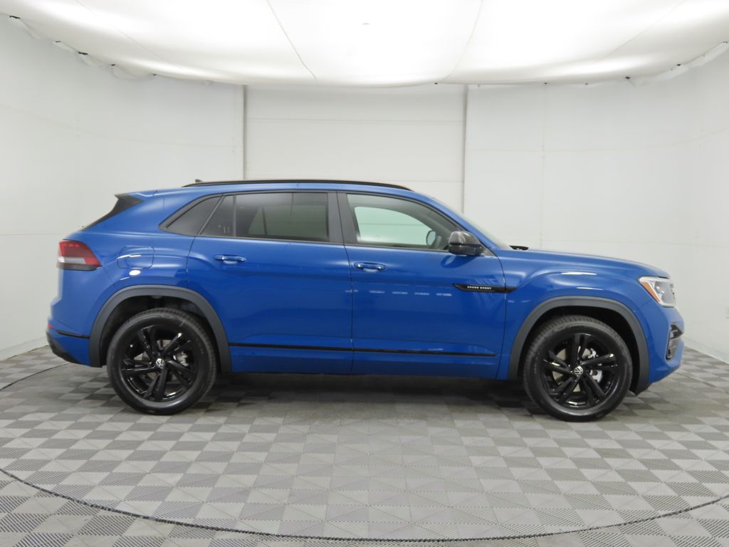 2026 Volkswagen Atlas Cross Sport SEL R-Line photo 4