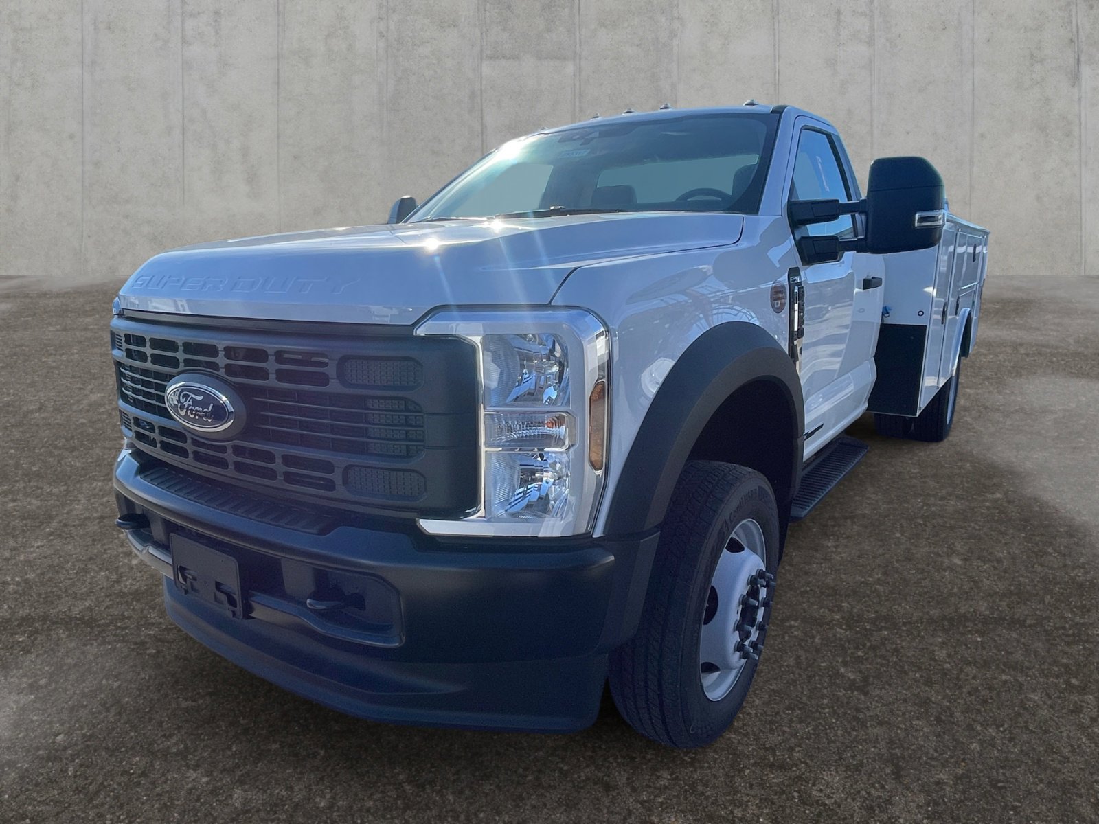 2025 Ford F-550 Super Duty Chassis Cab XL's photo
