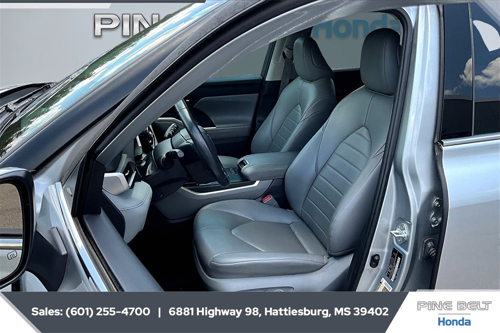 2022 Toyota Highlander XLE photo 16