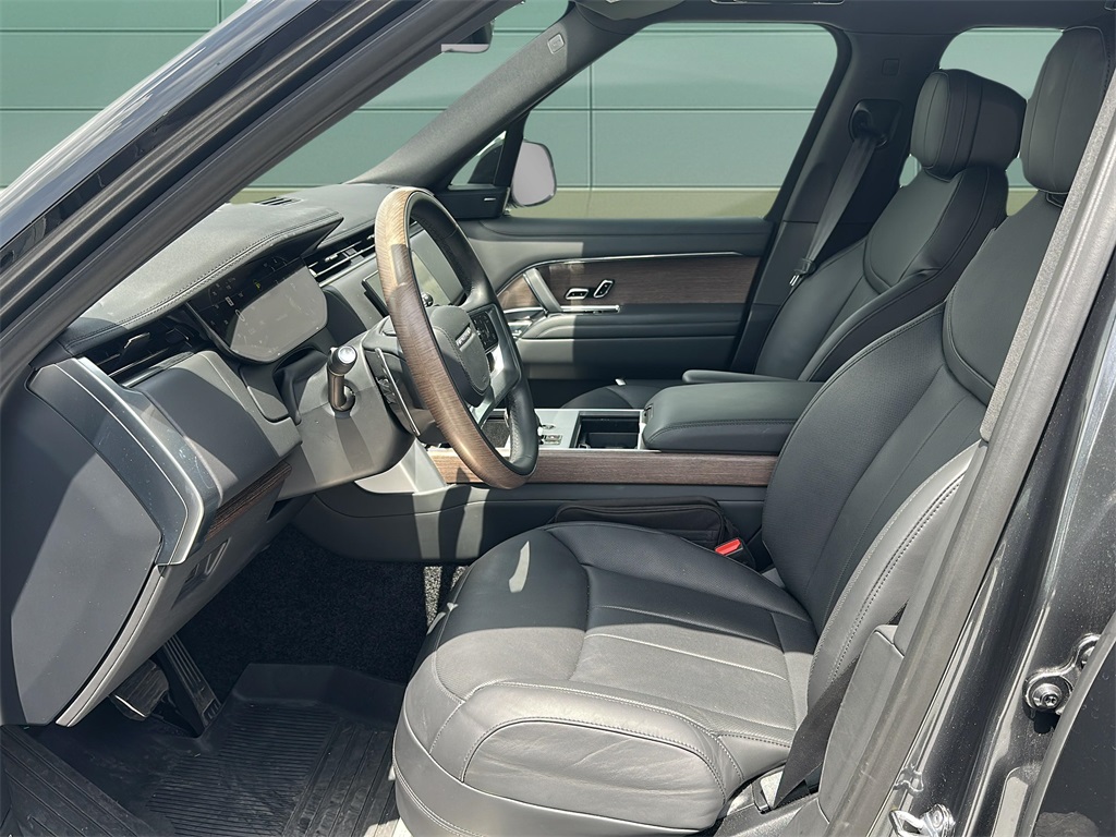 2024 Land Rover Range Rover SE photo 7