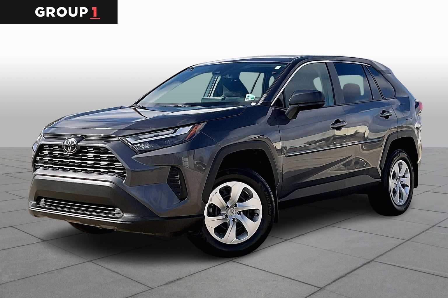 2023 Toyota RAV4 LE's photo