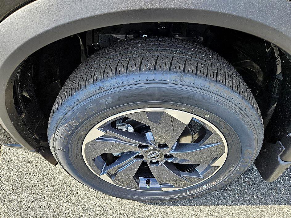 2025 Nissan Rogue SV photo 17
