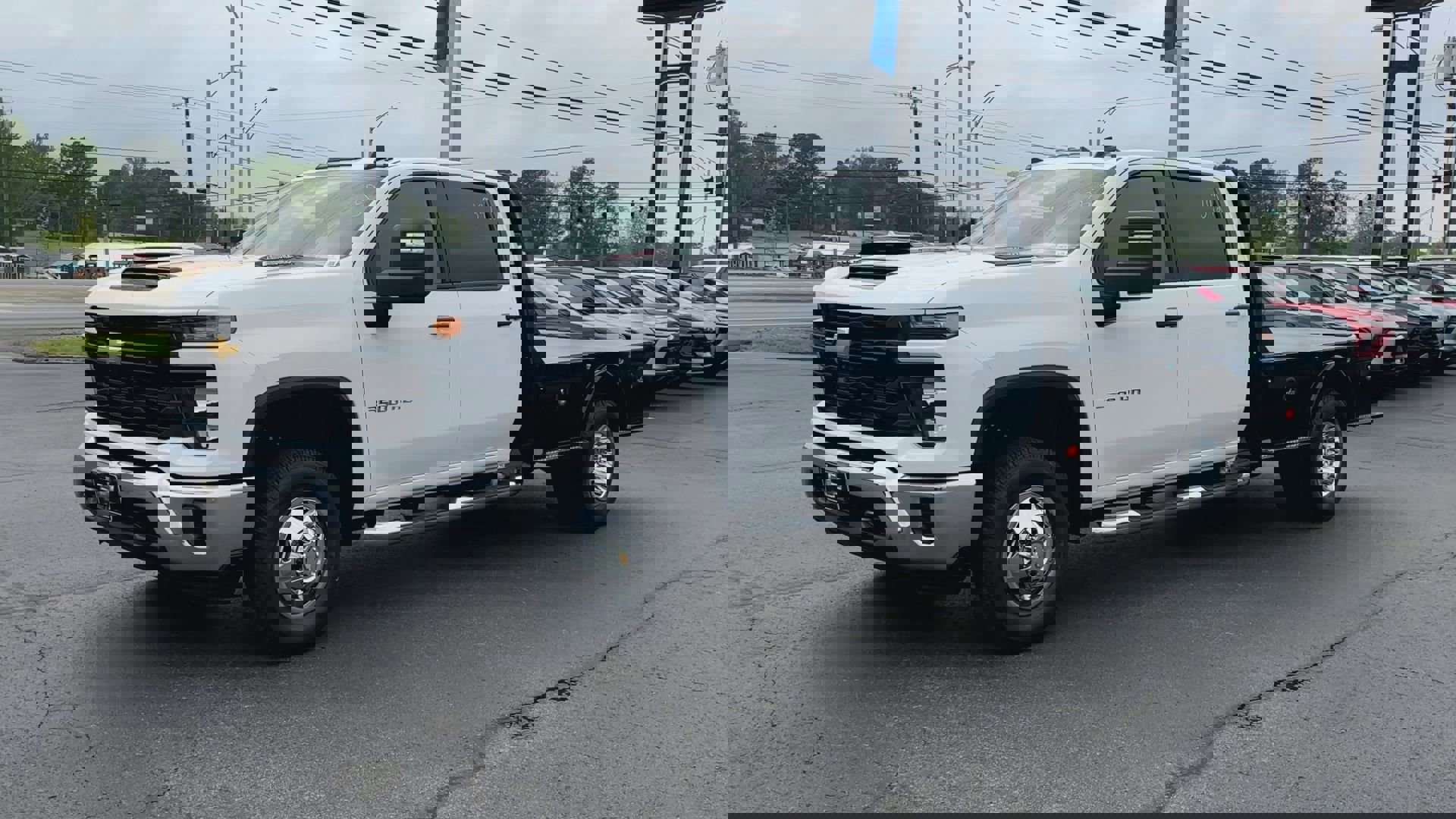 2025 Chevrolet Silverado 3500HD Work Truck photo 4