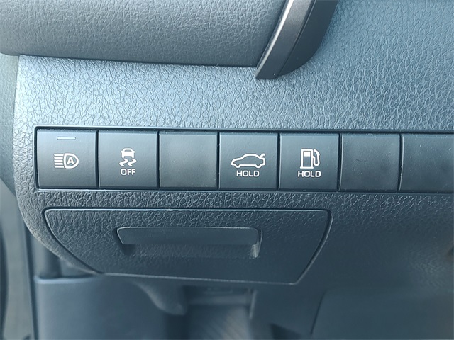 2023 Toyota Camry Hybrid SE photo 12