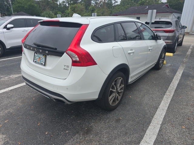 2015 Volvo V60 Cross Country T5 photo 4