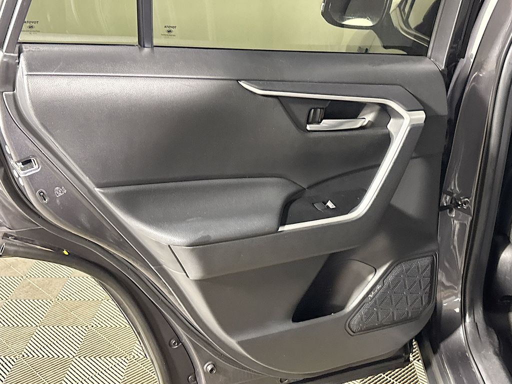 2021 Toyota RAV4 Hybrid XLE photo 14