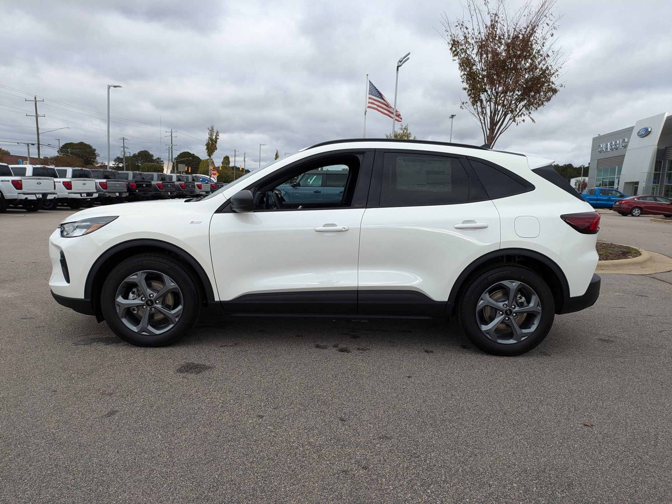 2025 Ford Escape ST-Line photo 7