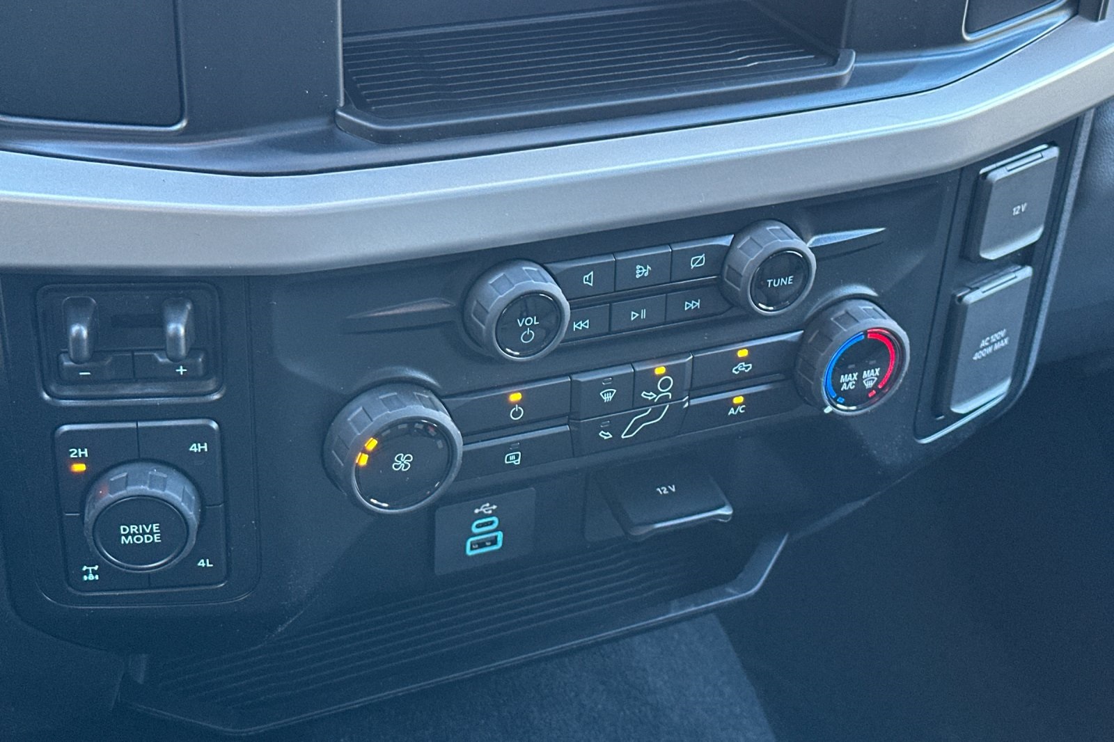 2024 Ford F-350 XLT photo 18