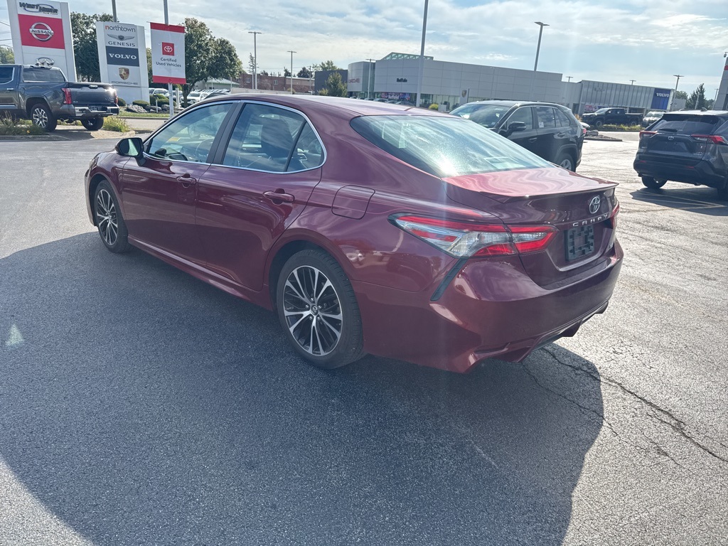 2018 Toyota Camry SE photo 4