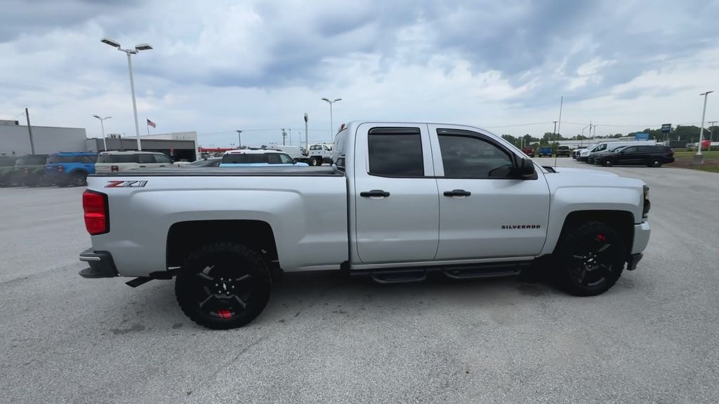 2018 Chevrolet Silverado 1500 LT photo 9