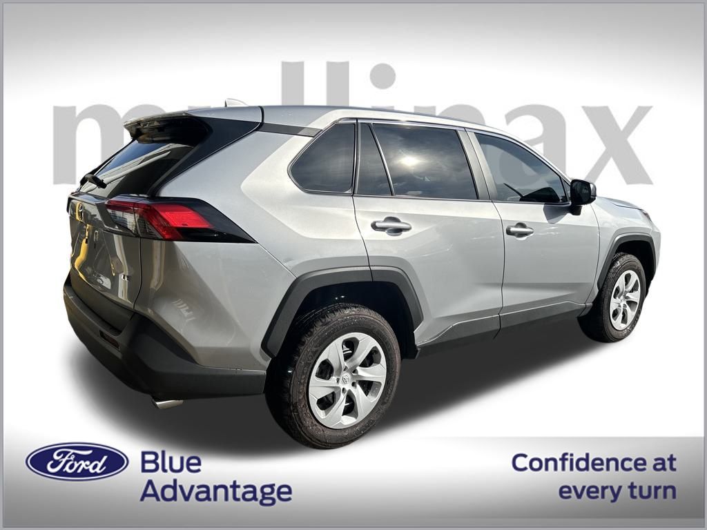 2024 Toyota RAV4 LE photo 2