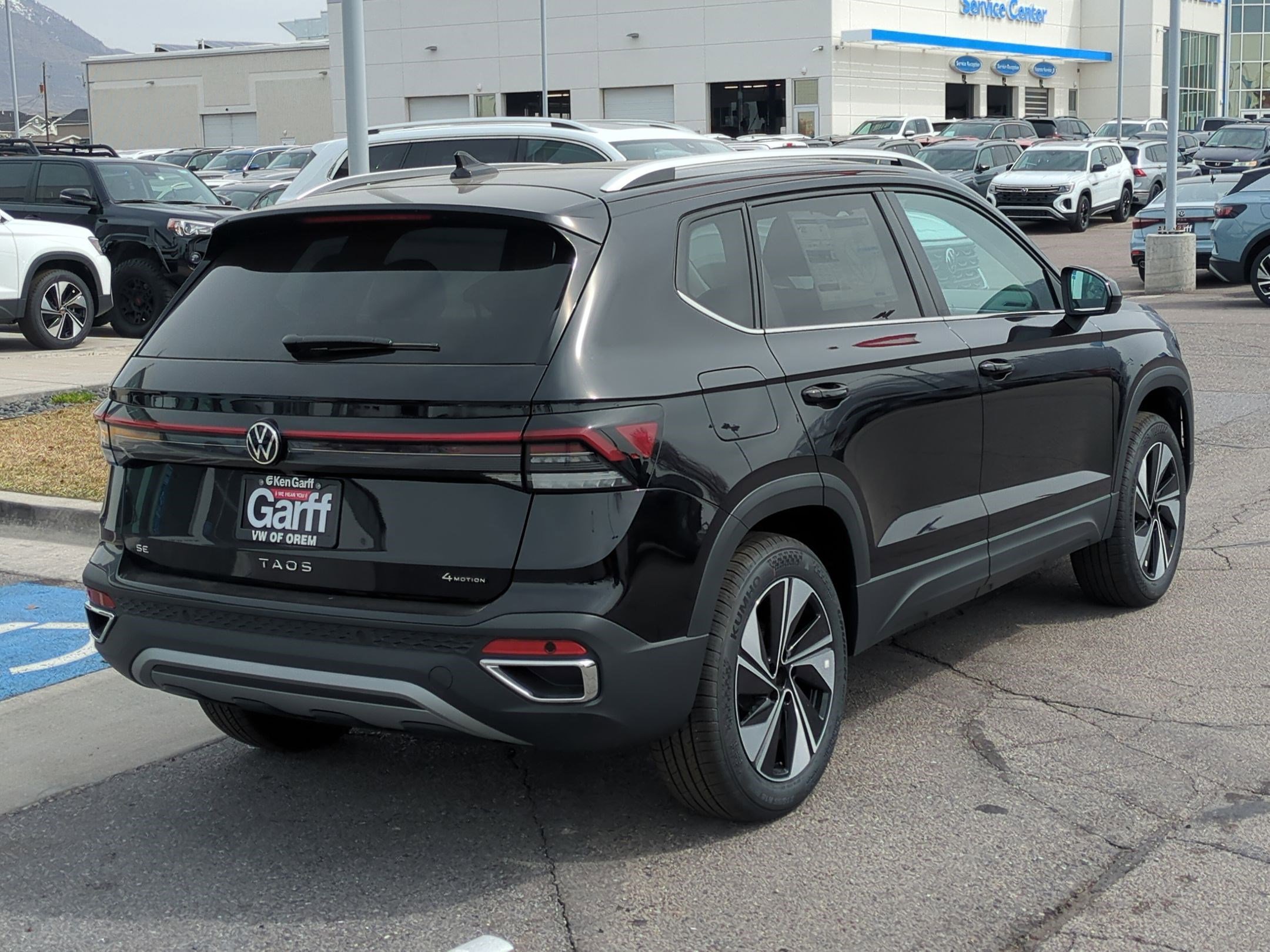 2025 Volkswagen Taos SE photo 3