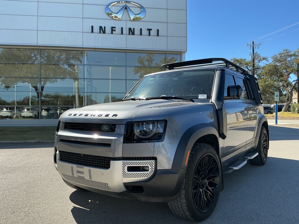 2023 Land Rover Defender SE's photo