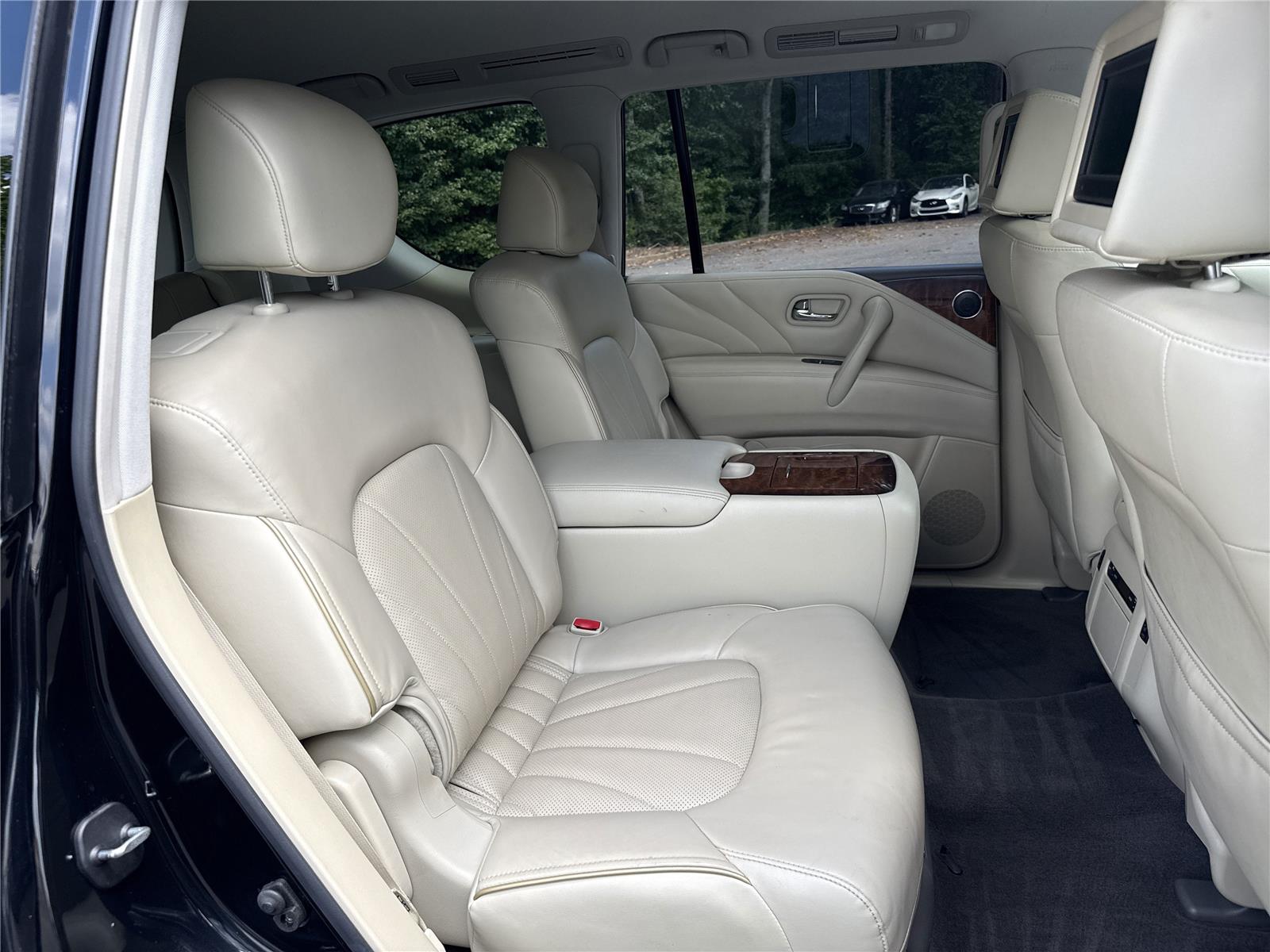 2017 Infiniti QX80 photo 22