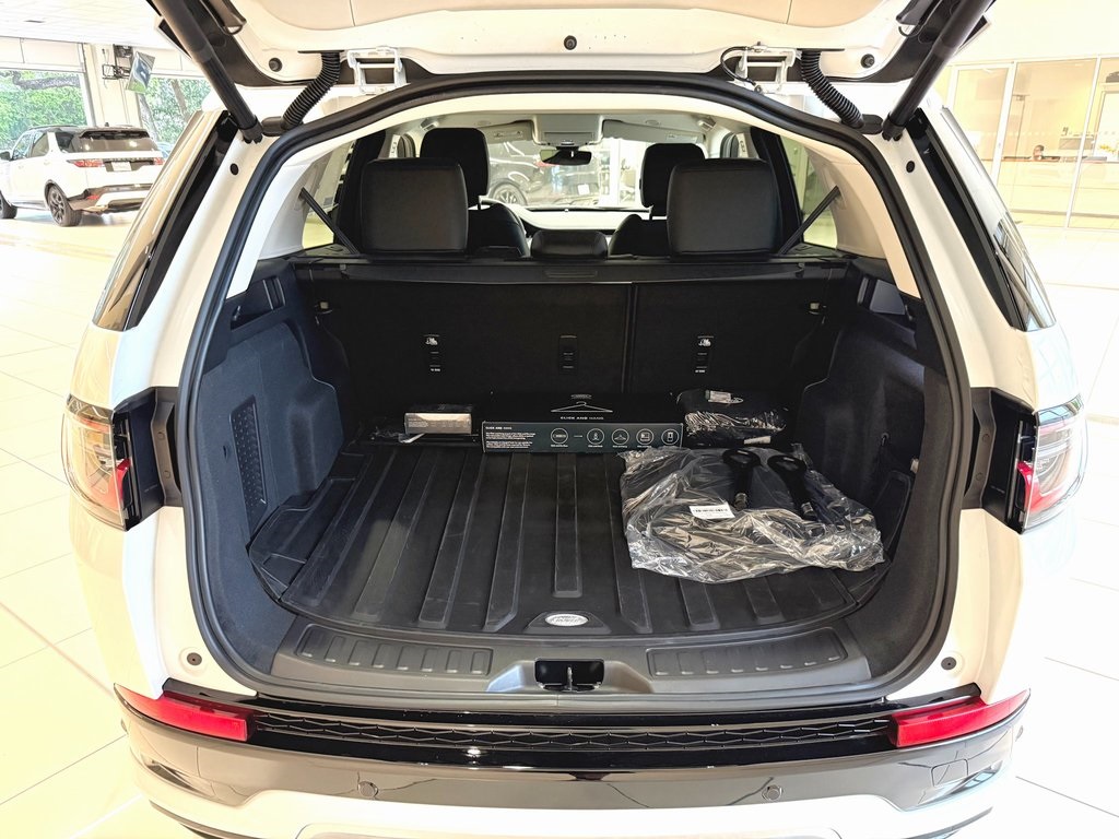 2025 Land Rover Discovery Sport S photo 5