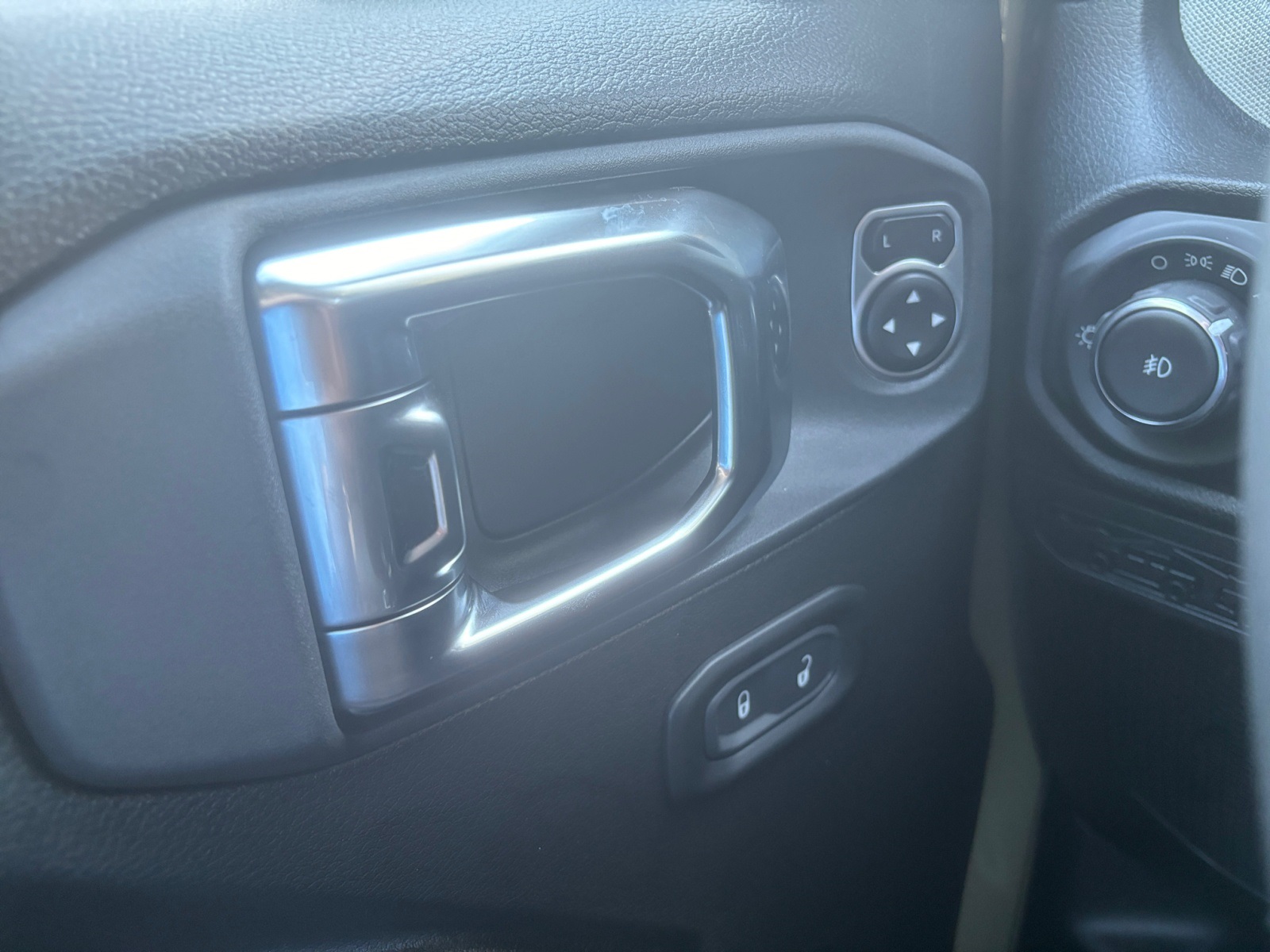 2025 Jeep Wrangler Sport S photo 17
