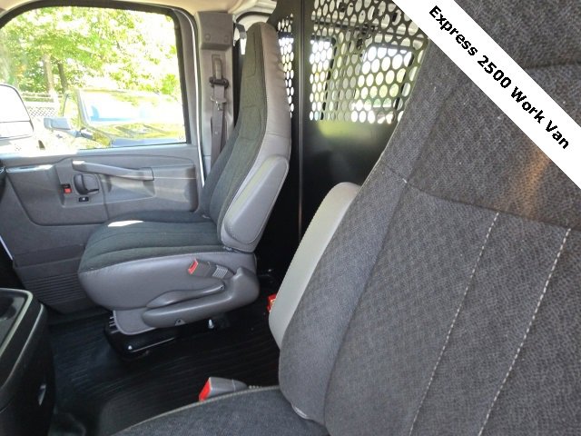 2024 Chevrolet Express Cargo Van 2500 photo 9