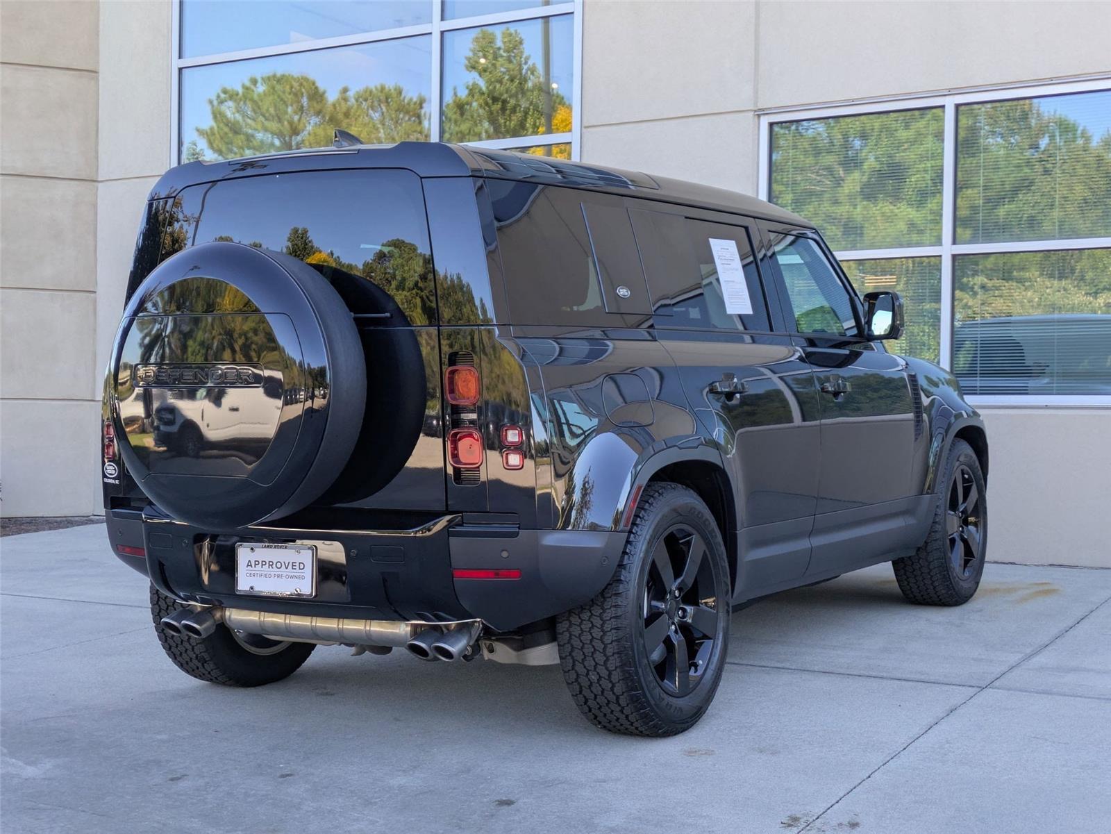 2024 Land Rover Defender SE photo 2