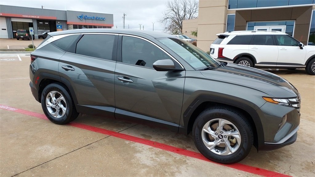 2022 Hyundai Tucson SE's photo