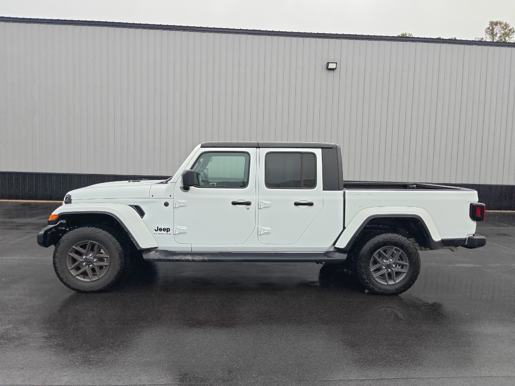 2024 Jeep Gladiator Sport photo 4