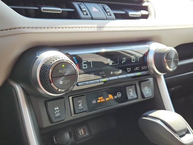 2024 Toyota RAV4 XLE Premium photo 38