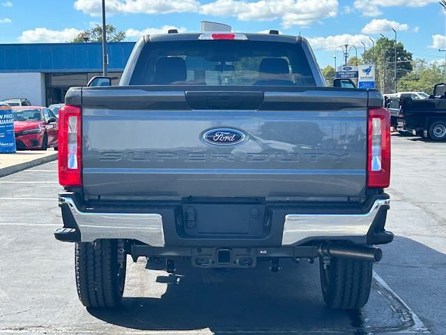 2026 Ford F-350 XLT photo 9