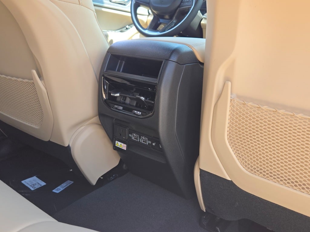 2025 Jeep Grand Cherokee Limited photo 6