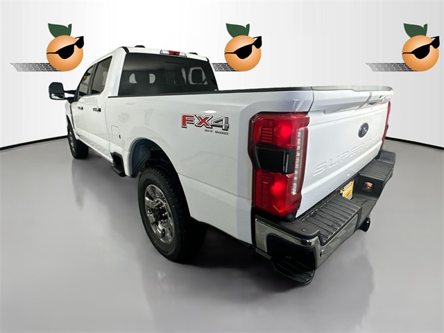 2025 Ford F-250 Lariat photo 2