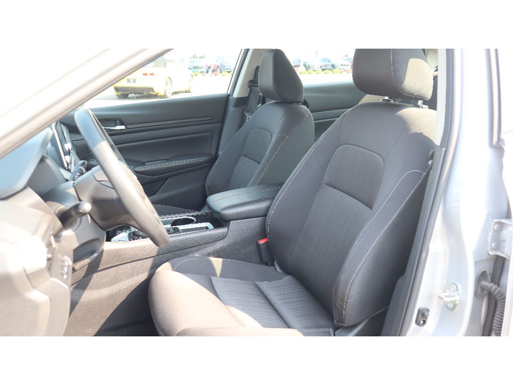 2024 Nissan Altima 2.5 SV photo 8