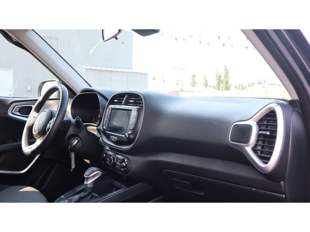 2023 Kia Soul LX photo 18