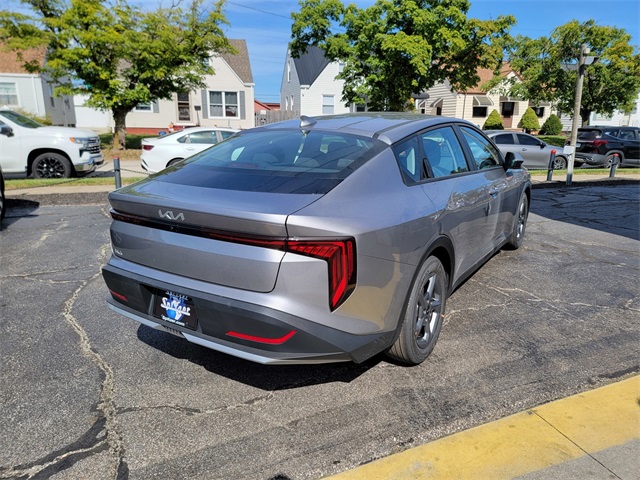 2025 Kia K4 LXS photo 3