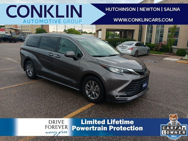 2021 Toyota Sienna XLE's photo