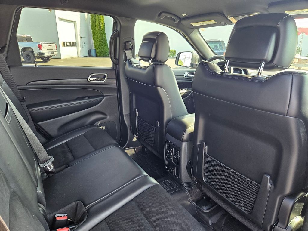 2019 Jeep Grand Cherokee Laredo Altitude photo 28