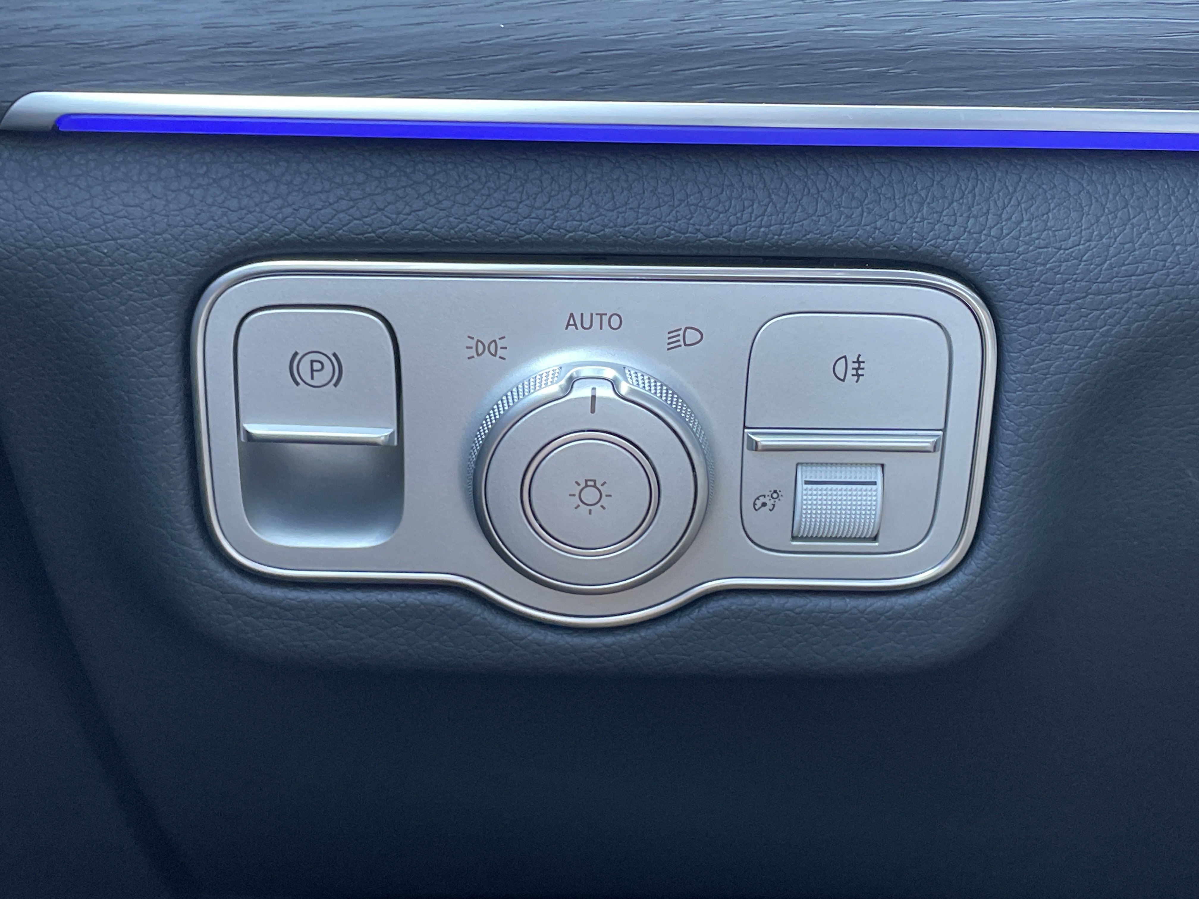 2026 Mercedes Benz GLS 450 4MATIC photo 4